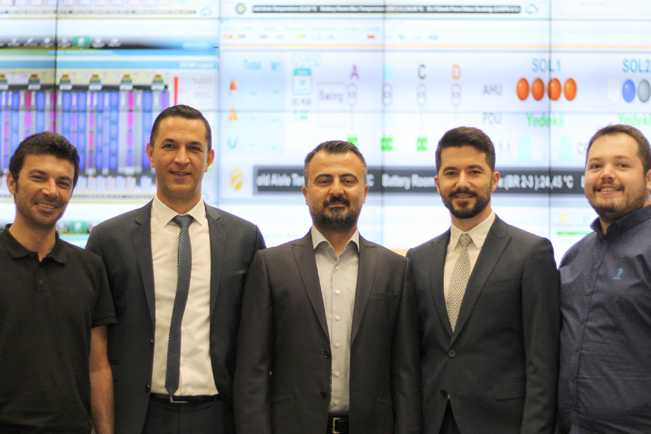 Team1_943x629.jpg Team1_943x629.jpg